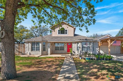 805 6th St, Stockdale, TX, 78160-6078 | Card Image