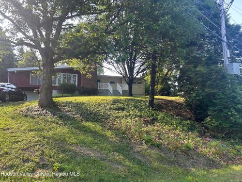 9 Lighthouse Dr, Saugerties, NY, 12477-4216 | Card Image