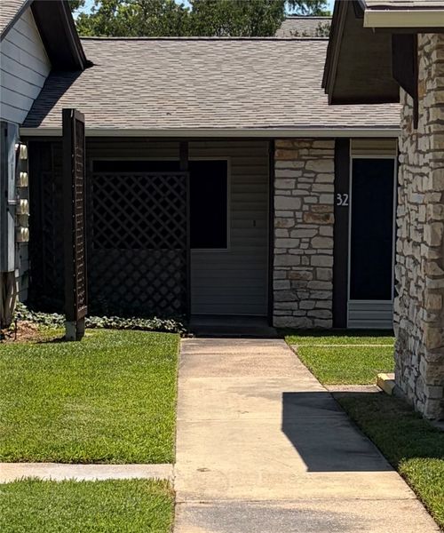 32-2100 Windsor Dr, Bryan, TX, 77802-4611 | Card Image