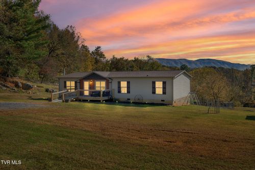 3176 Highway 421, Bristol, TN, 37620-8181 | Card Image