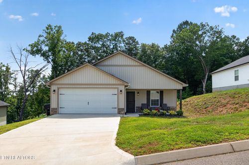 8021 Poplar Grove Ln, Powell, TN, 37849-2582 | Card Image