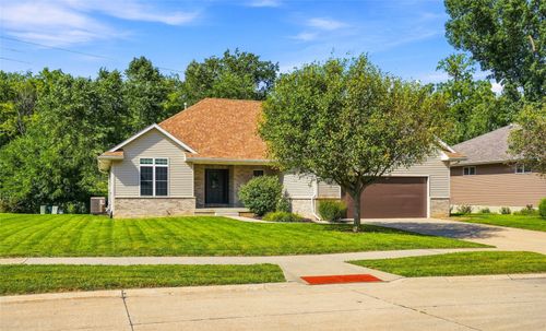 3808 Richland Dr Nw, Cedar Rapids, IA, 52405-5282 | Card Image