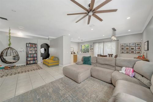 1531 Sw 194th Ter, Pembroke Pines, FL, 33029-6161 | Card Image