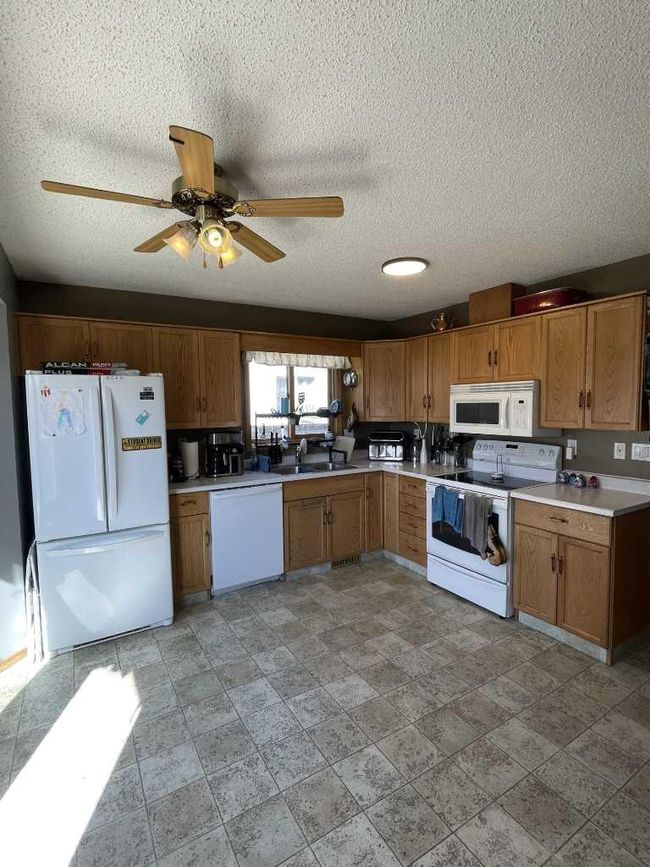 43 Trading Post Trail, Home with 5 bedrooms, 3 bathrooms and 6 parking in Whitecourt AB | Image 3