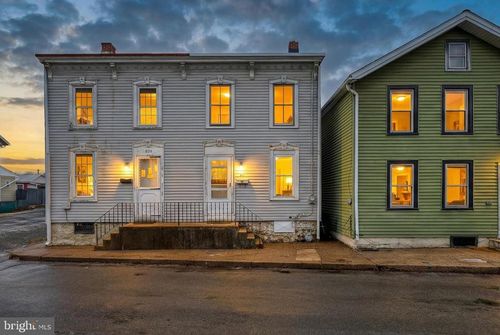 211 Washington St, HAMBURG, PA, 19526-1824 | Card Image