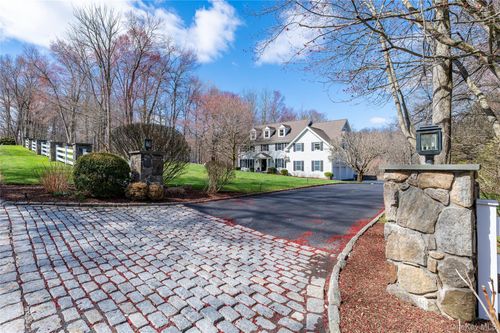 9 Gifford Lake Dr, North Castle, NY, 10504-2712 | Card Image