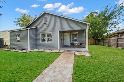 2111 8th Ave N, Texas City, TX, 77590-7125 | Card Image