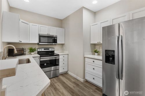 apt-f104-12712 Admiralty Way, Everett, WA, 98204-8024 | Card Image