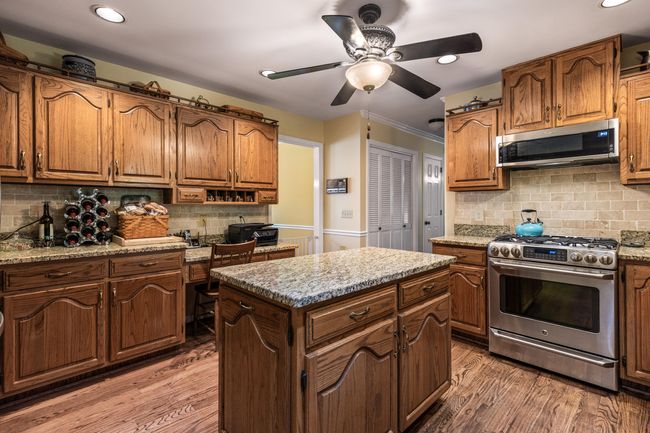 2227 Bay Pointe Dr, House other with 5 bedrooms, 3 bathrooms and null parking in Hixson TN | Image 13