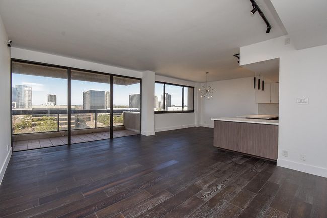UNIT-1106 - 49 Briar Hollow Ln, Condo with 2 bedrooms, 2 bathrooms and 2 parking in Houston TX | Image 6