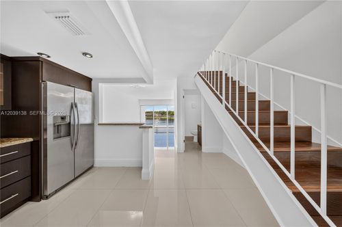 b415-9351 Fontainebleau Blvd, Miami, FL, 33172-4611 | Card Image