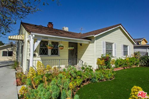 7465 Forbes Ave, Lake Balboa, CA, 91406-2740 | Card Image