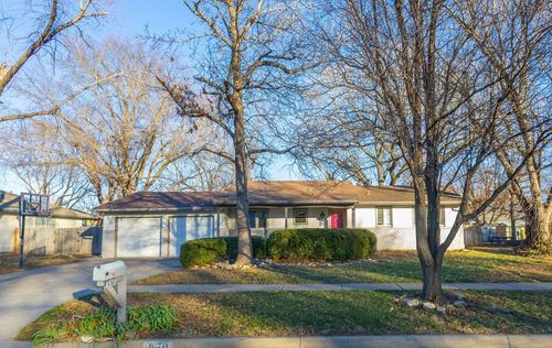 1670 N Wood Dr, Wichita, KS, 67212-1383 | Card Image