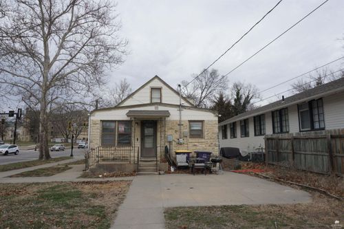 1120 N Manhattan Ave, Manhattan, KS, 66502-5230 | Card Image