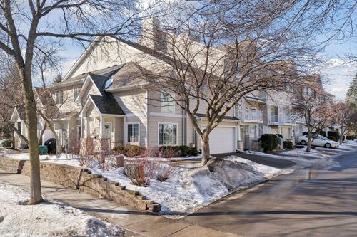 626 Willoughby Way W, Minnetonka, MN, 55305-5352 | Card Image