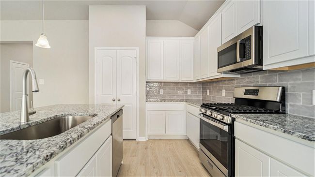 855 Waukegan Rd, House other with 4 bedrooms, 2 bathrooms and 2 parking in Conroe TX | Image 13