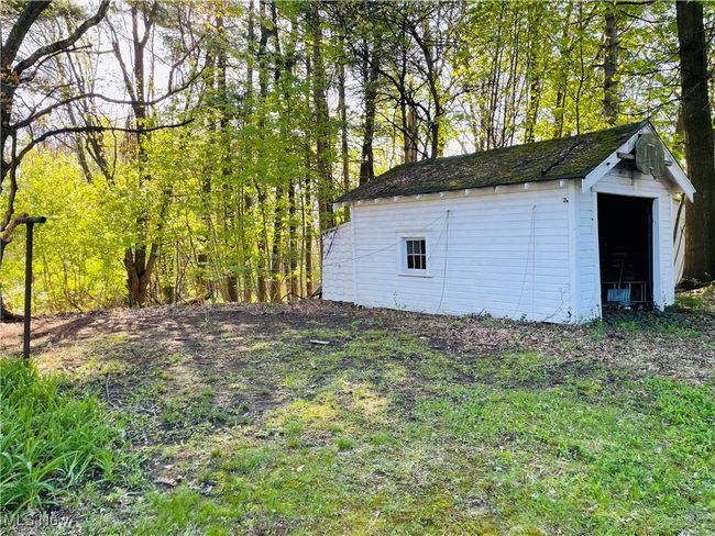 Garage with a storage shed | Image 25
