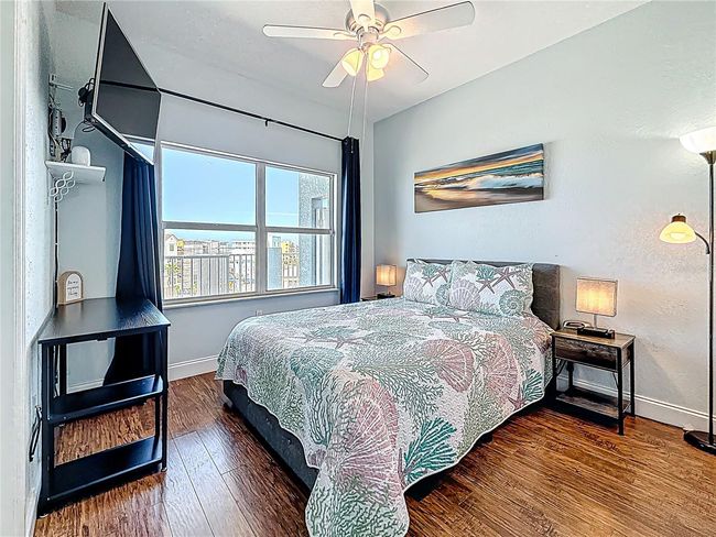 Queen bedroom with beach views | Image 37