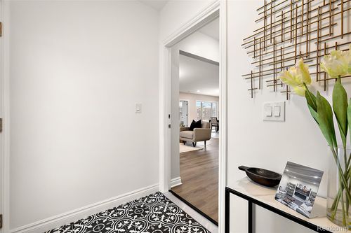 2080 Gladstone St, Detroit, MI, 48206-2279 | Card Image