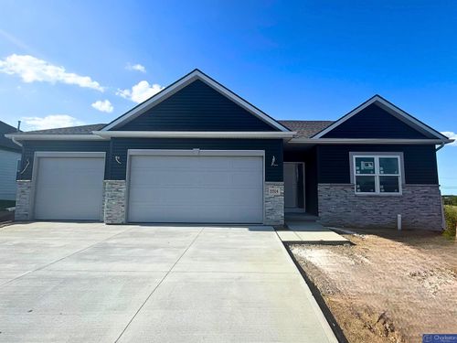5504 Leawood Cir, Papillion, NE, 68133-2937 | Card Image