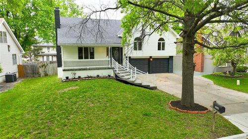 1226 E Jamestown Dr, Olathe, KS, 66062-2242 | Card Image