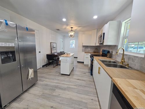 5049 Blue Bonnet St, Seguin, TX, 78155-7212 | Card Image