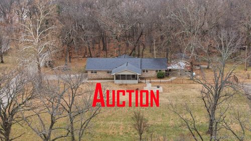 1561 63rd St, Grove, OK, 74344 | Card Image
