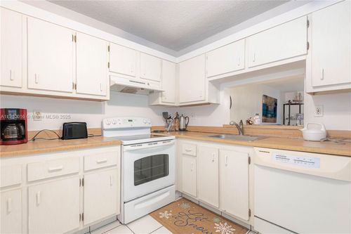 apt-115j-2800 Somerset Dr, Lauderdale Lakes, FL, 33311-9306 | Card Image