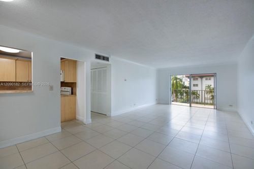 302e-8107 Sw 72nd Ave, Miami, FL, 33143-7798 | Card Image