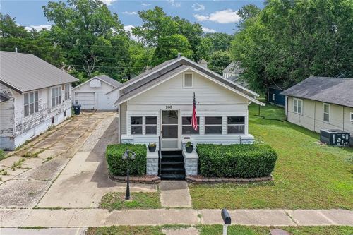 208 S 14th St, Independence, KS, 67301-3405 | Card Image
