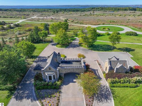 4162 Dornoch Ct, Williamsburg, MI, 49690-8635 | Card Image