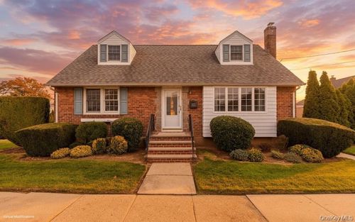 124 Kilburn Rd, Garden City, NY, 11530-2615 | Card Image