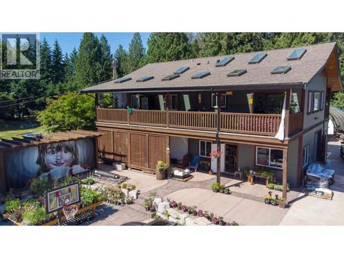 7820 Fawn Rd, Halfmoon Bay, BC, V7Z1A2 | Card Image