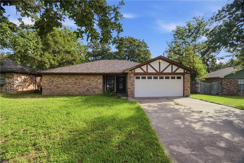 2907 Forestwood Dr, Bryan, TX, 77801-1702 | Card Image