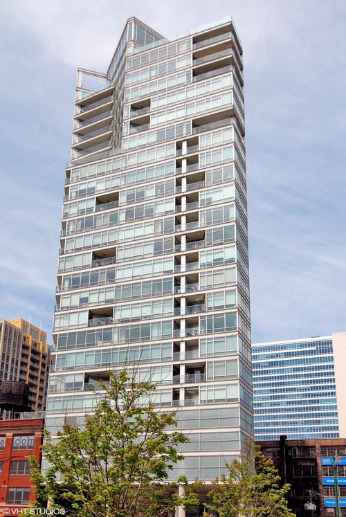 p-307-510 W Erie St, Chicago, IL, 60654-6456 | Card Image