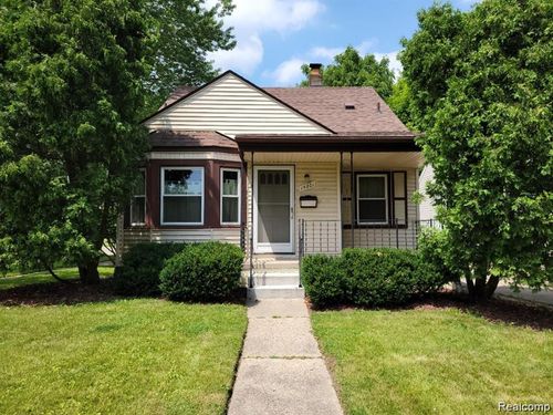 15801 Centralia, Redford, MI, 48239-3811 | Card Image