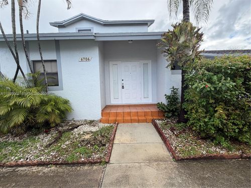 06-6706 Sw 152nd Ct, Miami, FL, 33193-2224 | Card Image