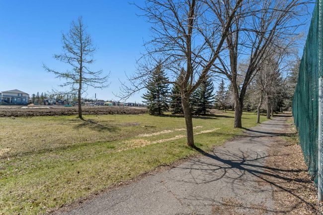 919 Shawnee Dr Sw, House other with 5 bedrooms, 4 bathrooms and 4 parking in Calgary AB | Image 46