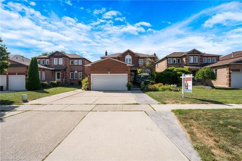 477 Burnett Ave, Cambridge, ON, N1T1L6 | Card Image