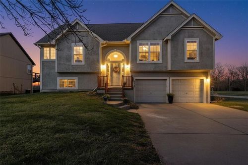 2116 Ne 91st Ter, Kansas City, MO, 64155-3902 | Card Image