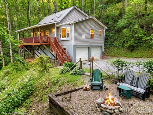 245 Greenview Dr, Maggie Valley, NC, 28751-8870 | Card Image