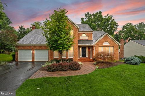 15253 Surrey House Way, CENTREVILLE, VA, 20120-1179 | Card Image