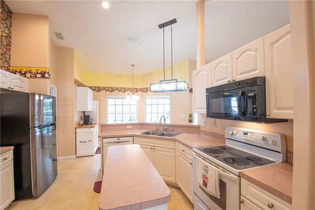 1018 Persian Ln, House other with 4 bedrooms, 2 bathrooms and null parking in Sebastian FL | Image 5