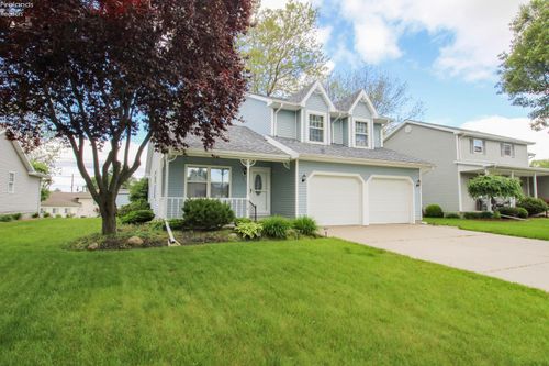 818 Bellaire Dr, Bellevue, OH, 44811-1607 | Card Image