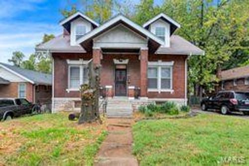 8209 Saint Charles Ln, Overland, MO, 63114-4559 | Card Image