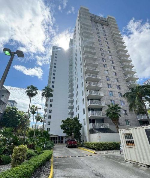 apt-810-850 N Miami Ave, Miami, FL, 33136-3527 | Card Image