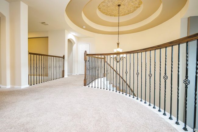 Better and easier to navigate than any trendy 5-star hotel is this lush configuration of pathways to bedrooms on the 2nd level. | Image 25