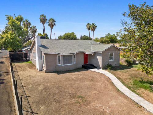 135 A St, Bakersfield, CA, 93304-2719 | Card Image