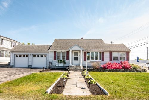 558 Hudson St, Seabrook, NH, 03874-4825 | Card Image