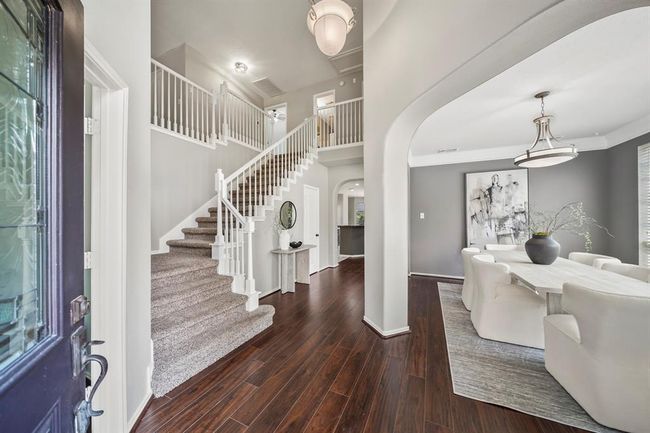 Open entry foyer | Image 4